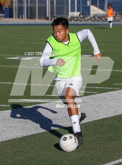 Thumbnail 2 in La Salle vs Gabrielino (Scrimmage) photogallery.