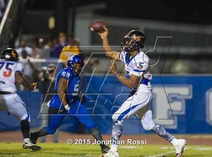 Thumbnail 2 in Landry-Walker vs. Mandeville (Class 5A Quarterfinal) photogallery.