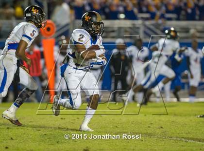 Thumbnail 2 in Landry-Walker vs. Mandeville (Class 5A Quarterfinal) photogallery.