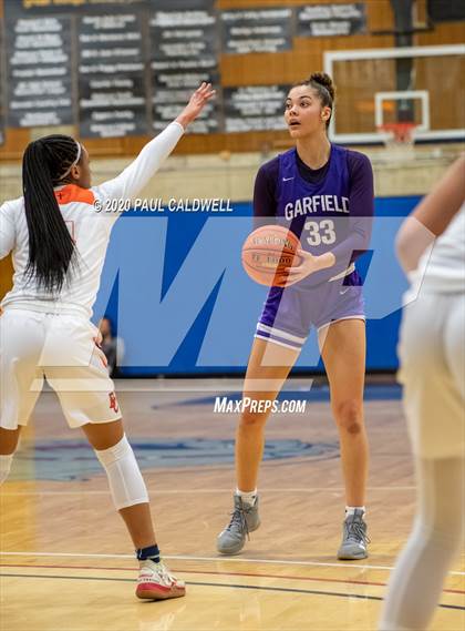 Thumbnail 3 in Garfield vs. Eastside Catholic (WIAA 3A District 2 Final) photogallery.