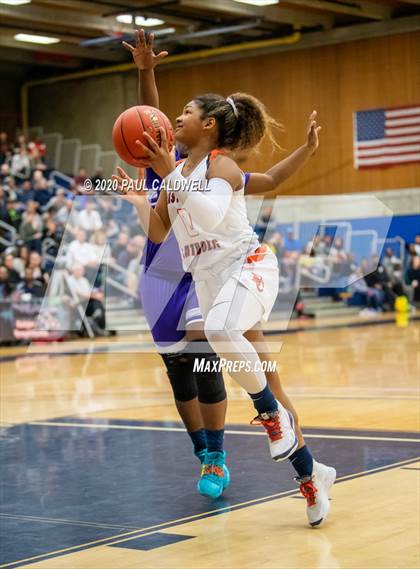 Thumbnail 2 in Garfield vs. Eastside Catholic (WIAA 3A District 2 Final) photogallery.
