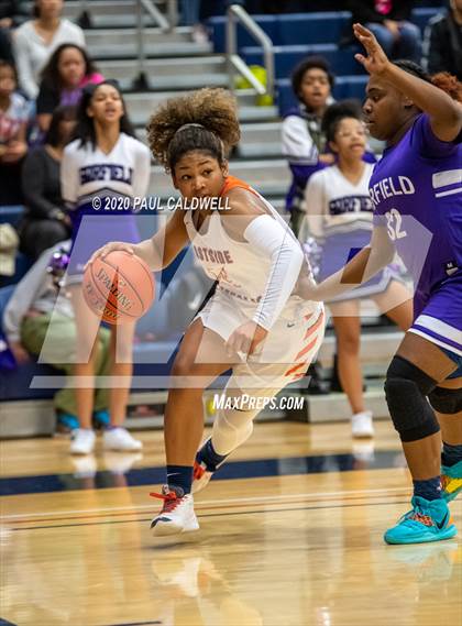 Thumbnail 1 in Garfield vs. Eastside Catholic (WIAA 3A District 2 Final) photogallery.