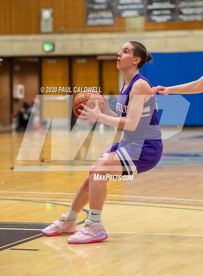 Thumbnail 2 in Garfield vs. Eastside Catholic (WIAA 3A District 2 Final) photogallery.