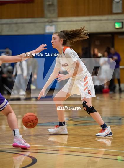 Thumbnail 3 in Garfield vs. Eastside Catholic (WIAA 3A District 2 Final) photogallery.