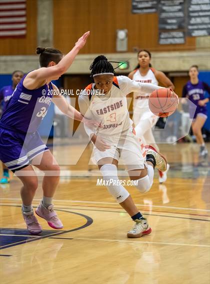 Thumbnail 2 in Garfield vs. Eastside Catholic (WIAA 3A District 2 Final) photogallery.