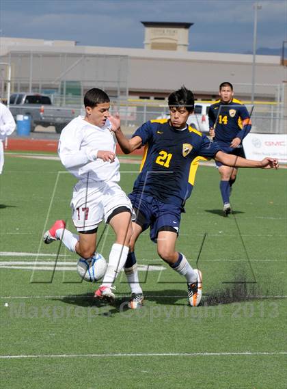 Thumbnail 2 in Salpointe Catholic vs. Apollo (AIA D2 Final) photogallery.
