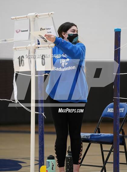 Thumbnail 3 in AIA D1/D2 Badminton Team Finals photogallery.