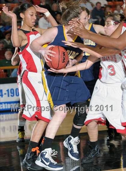 Thumbnail 3 in Lincoln vs. Oak Ridge (CIF SJS D1 Semifinals) photogallery.