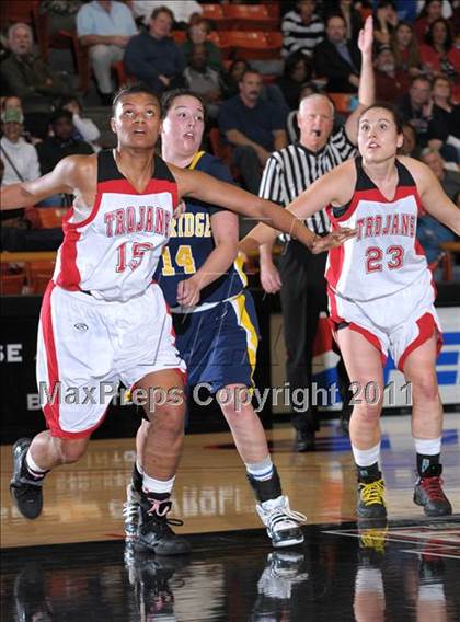 Thumbnail 2 in Lincoln vs. Oak Ridge (CIF SJS D1 Semifinals) photogallery.