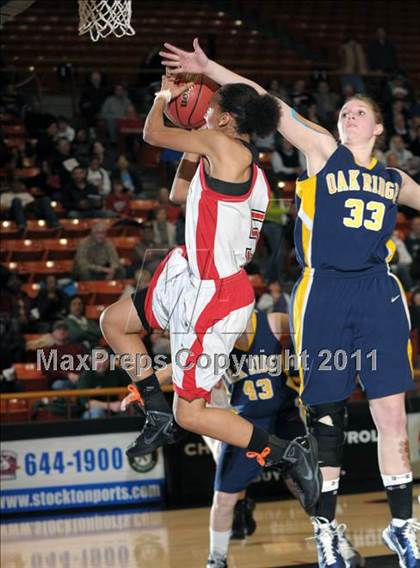Thumbnail 2 in Lincoln vs. Oak Ridge (CIF SJS D1 Semifinals) photogallery.