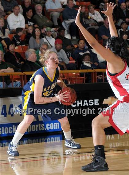 Thumbnail 1 in Lincoln vs. Oak Ridge (CIF SJS D1 Semifinals) photogallery.