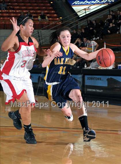 Thumbnail 2 in Lincoln vs. Oak Ridge (CIF SJS D1 Semifinals) photogallery.