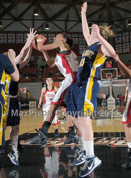 Thumbnail 1 in Lincoln vs. Oak Ridge (CIF SJS D1 Semifinals) photogallery.