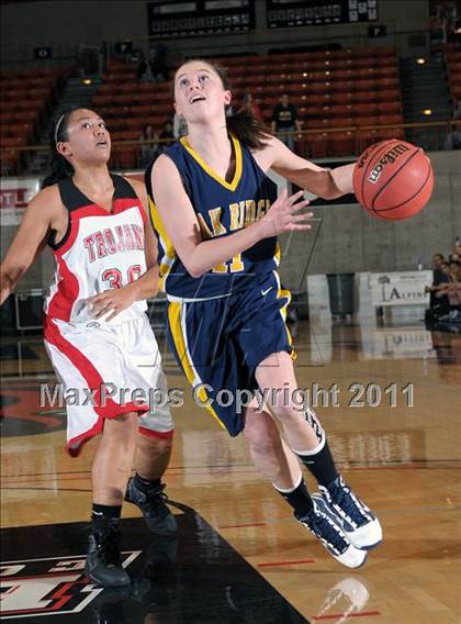 Thumbnail 3 in Lincoln vs. Oak Ridge (CIF SJS D1 Semifinals) photogallery.