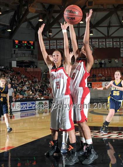 Thumbnail 1 in Lincoln vs. Oak Ridge (CIF SJS D1 Semifinals) photogallery.