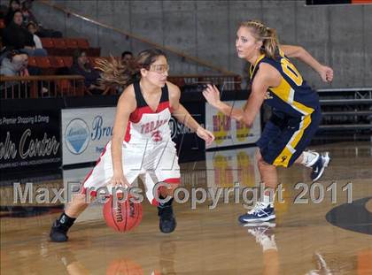 Thumbnail 2 in Lincoln vs. Oak Ridge (CIF SJS D1 Semifinals) photogallery.
