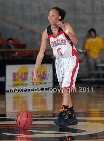 Thumbnail 3 in Lincoln vs. Oak Ridge (CIF SJS D1 Semifinals) photogallery.