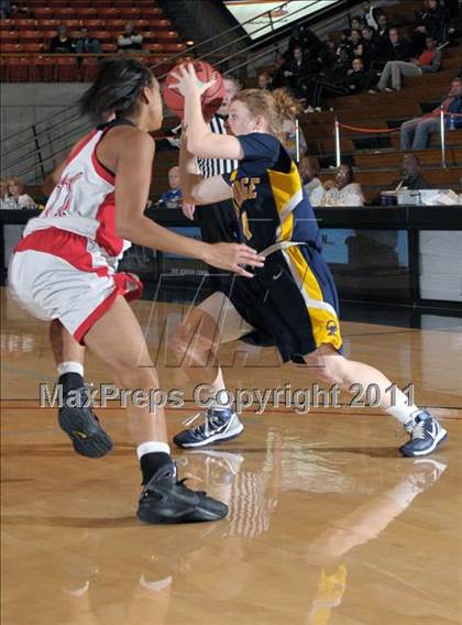 Thumbnail 2 in Lincoln vs. Oak Ridge (CIF SJS D1 Semifinals) photogallery.