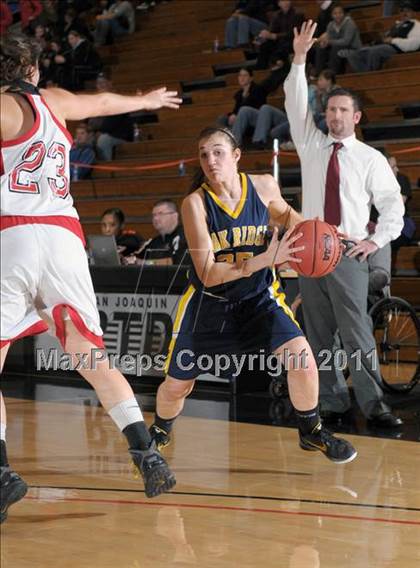 Thumbnail 3 in Lincoln vs. Oak Ridge (CIF SJS D1 Semifinals) photogallery.