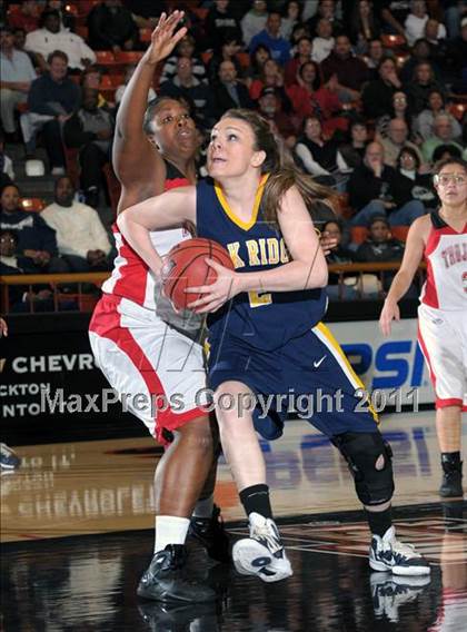 Thumbnail 2 in Lincoln vs. Oak Ridge (CIF SJS D1 Semifinals) photogallery.