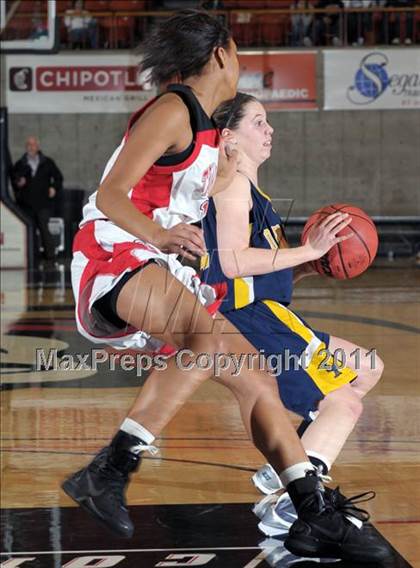 Thumbnail 1 in Lincoln vs. Oak Ridge (CIF SJS D1 Semifinals) photogallery.