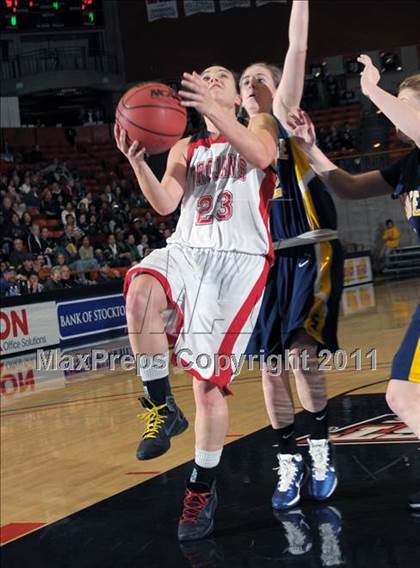 Thumbnail 3 in Lincoln vs. Oak Ridge (CIF SJS D1 Semifinals) photogallery.