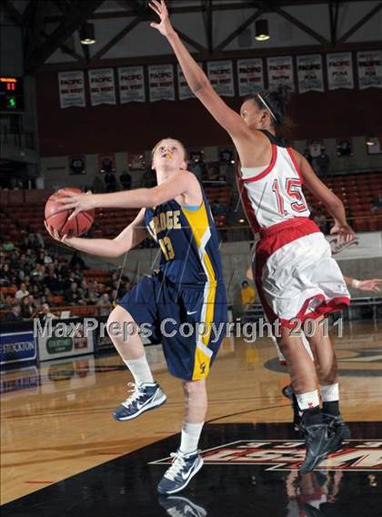 Thumbnail 3 in Lincoln vs. Oak Ridge (CIF SJS D1 Semifinals) photogallery.