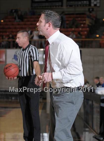 Thumbnail 2 in Lincoln vs. Oak Ridge (CIF SJS D1 Semifinals) photogallery.