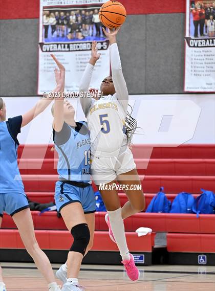 Thumbnail 1 in Pleasant Valley vs. Wood (Cardinal Classic) photogallery.