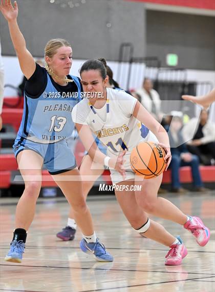 Thumbnail 2 in Pleasant Valley vs. Wood (Cardinal Classic) photogallery.