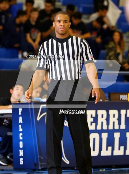 Thumbnail 1 in Santa Monica vs. Alemany (Rolling Hills Prep State Preview) photogallery.