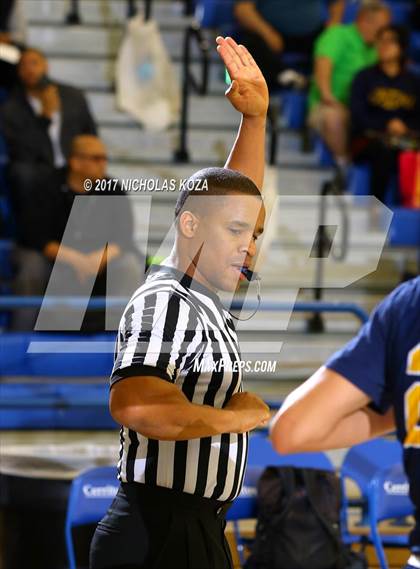 Thumbnail 2 in Santa Monica vs. Alemany (Rolling Hills Prep State Preview) photogallery.