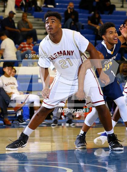 Thumbnail 3 in Santa Monica vs. Alemany (Rolling Hills Prep State Preview) photogallery.