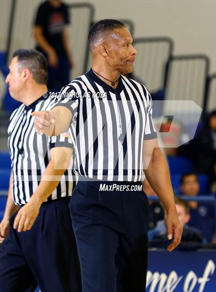 Thumbnail 1 in Santa Monica vs. Alemany (Rolling Hills Prep State Preview) photogallery.