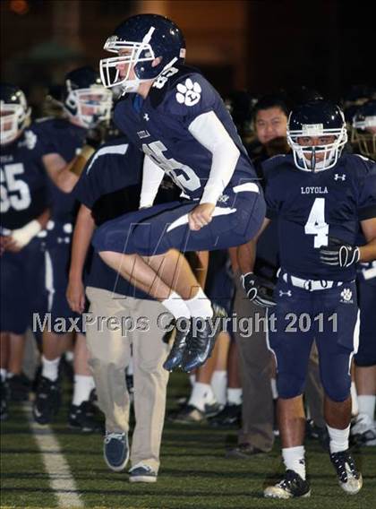 Thumbnail 3 in Loyola vs. Alemany photogallery.