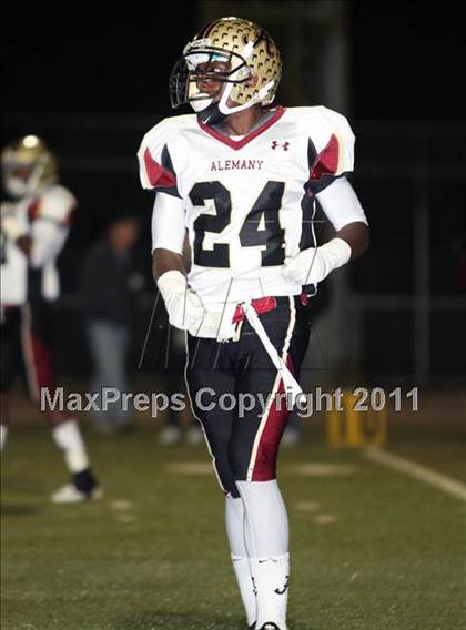 Thumbnail 2 in Loyola vs. Alemany photogallery.