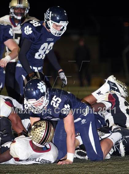 Thumbnail 3 in Loyola vs. Alemany photogallery.