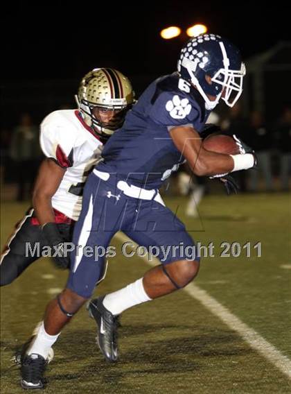 Thumbnail 3 in Loyola vs. Alemany photogallery.