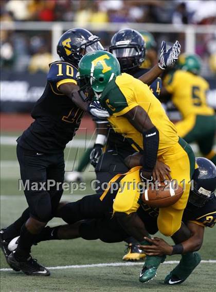Thumbnail 2 in Taft vs. Friendship Collegiate  (Skyline Chili Crosstown Showdown) photogallery.