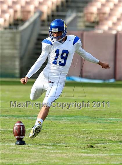 Thumbnail 2 in Crenshaw vs. Carson (CIF LA Section City D1 Final) photogallery.