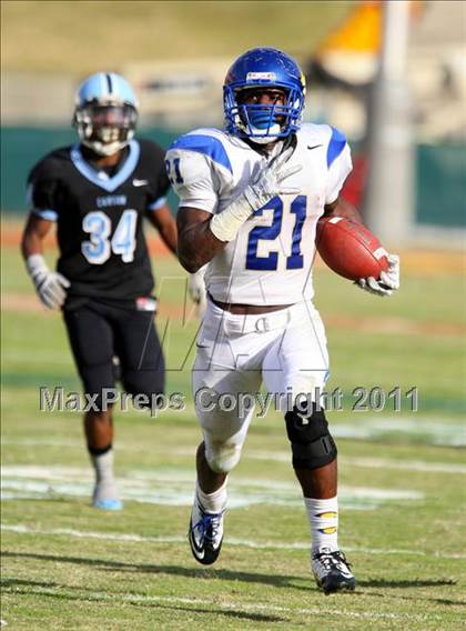 Thumbnail 2 in Crenshaw vs. Carson (CIF LA Section City D1 Final) photogallery.