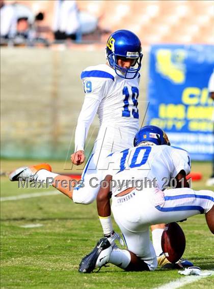 Thumbnail 3 in Crenshaw vs. Carson (CIF LA Section City D1 Final) photogallery.