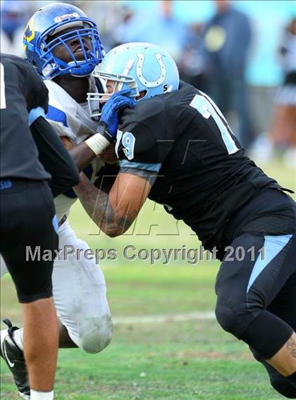 Thumbnail 2 in Crenshaw vs. Carson (CIF LA Section City D1 Final) photogallery.
