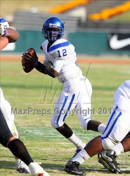 Thumbnail 2 in Crenshaw vs. Carson (CIF LA Section City D1 Final) photogallery.