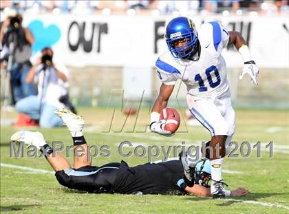 Thumbnail 1 in Crenshaw vs. Carson (CIF LA Section City D1 Final) photogallery.