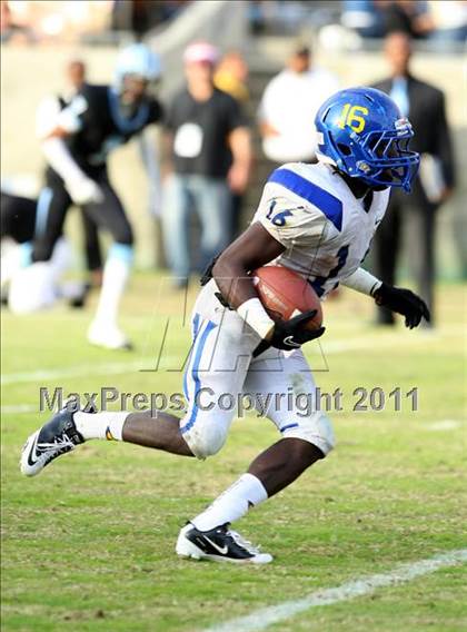 Thumbnail 2 in Crenshaw vs. Carson (CIF LA Section City D1 Final) photogallery.