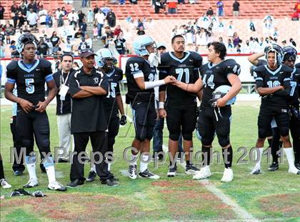 Thumbnail 2 in Crenshaw vs. Carson (CIF LA Section City D1 Final) photogallery.