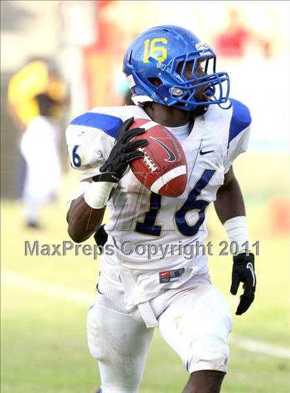 Thumbnail 3 in Crenshaw vs. Carson (CIF LA Section City D1 Final) photogallery.