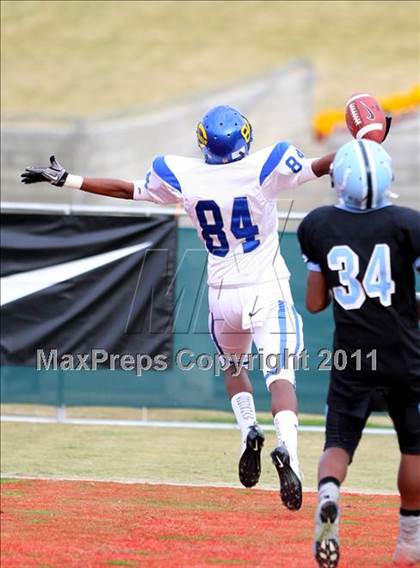 Thumbnail 2 in Crenshaw vs. Carson (CIF LA Section City D1 Final) photogallery.
