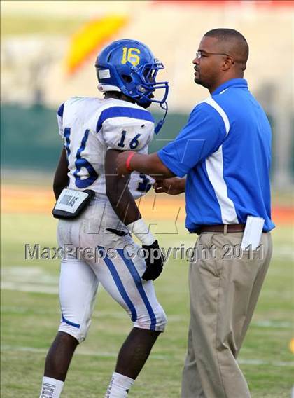 Thumbnail 2 in Crenshaw vs. Carson (CIF LA Section City D1 Final) photogallery.